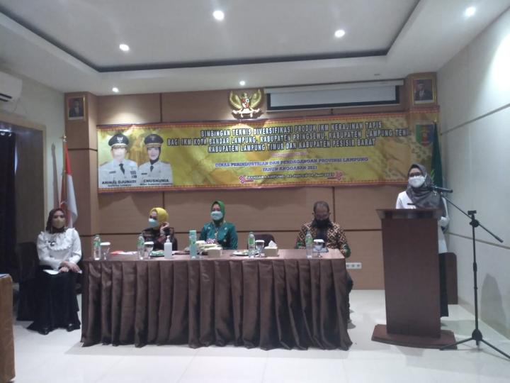 Dinas Perindustrian dan Perdagangan Provinsi Lampung Gelar Bimtek Bagi Pengrajin Tapis